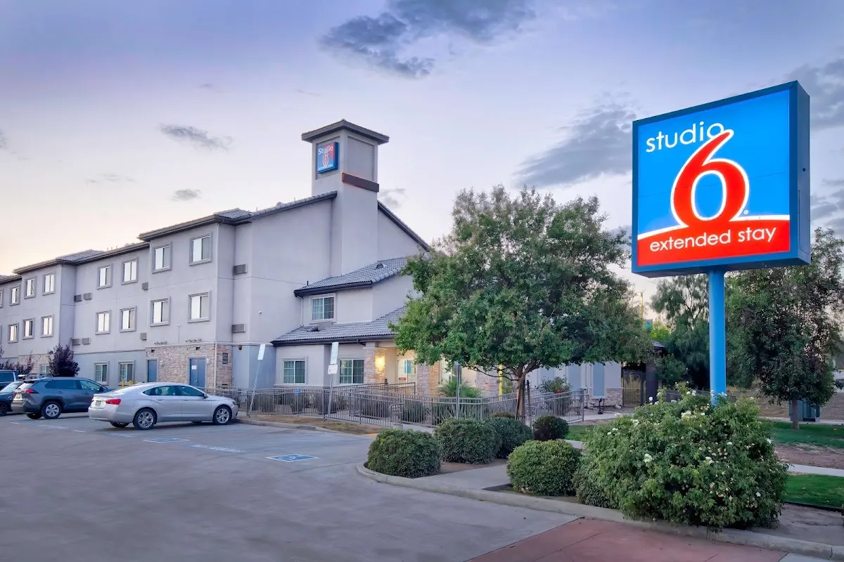 Studio 6 Bakersfield, CA