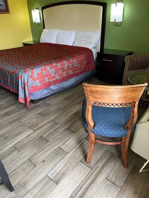 Hallmarc Inn