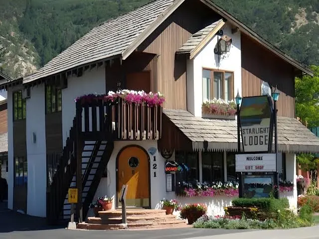 Starlight Lodge