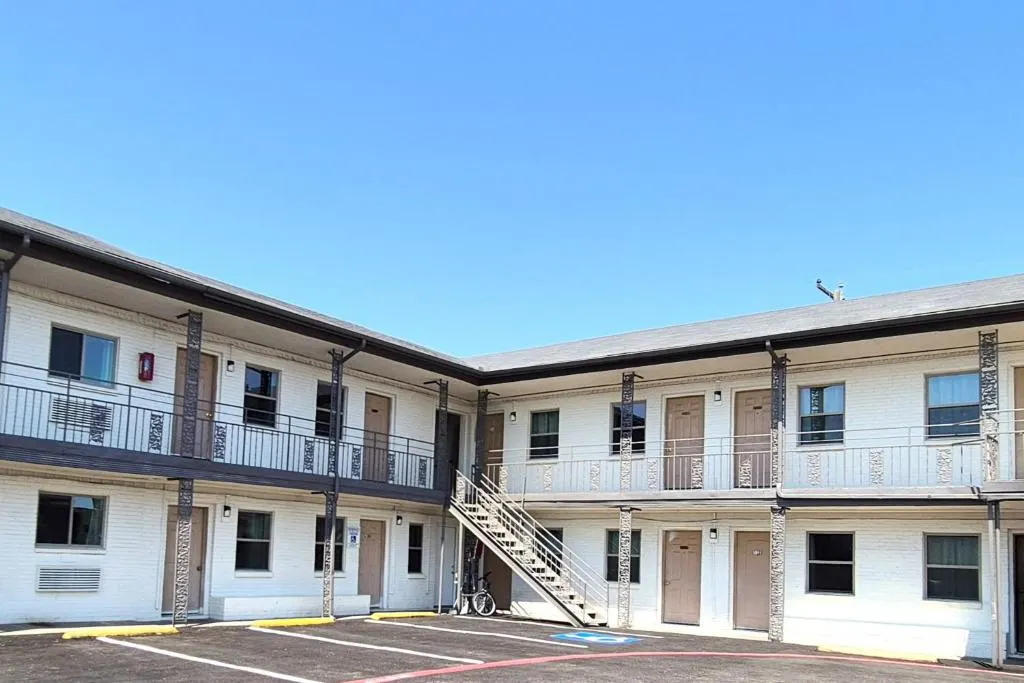 Exclusivo Inn by OYO Grand Prairie, TX