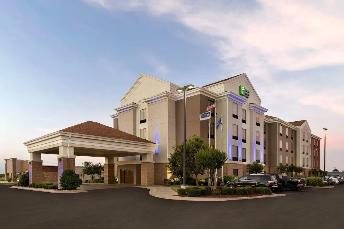 Holiday Inn Express & Suites Shawnee I-40 by IHG
