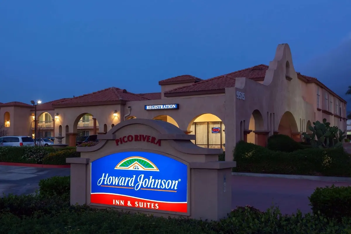 Howard Johnson by Wyndham Pico Rivera Hotel & Suites