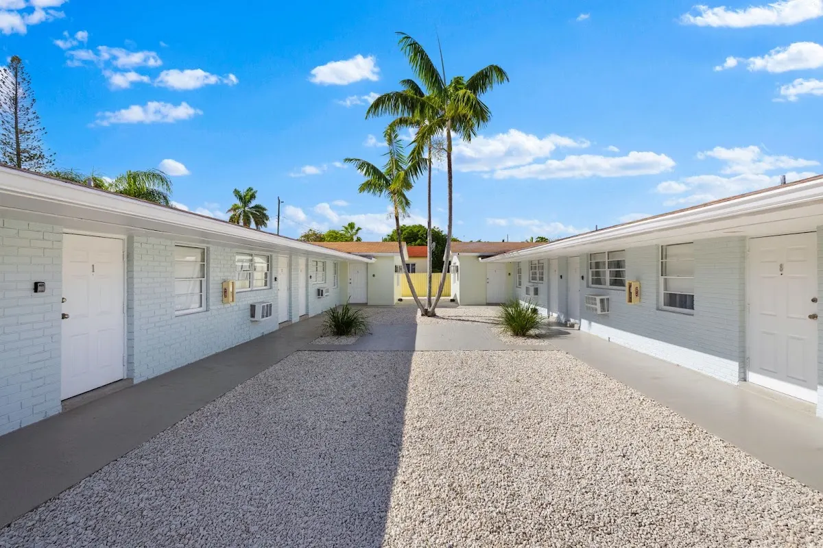 Sunset Inn - Hallandale Beach
