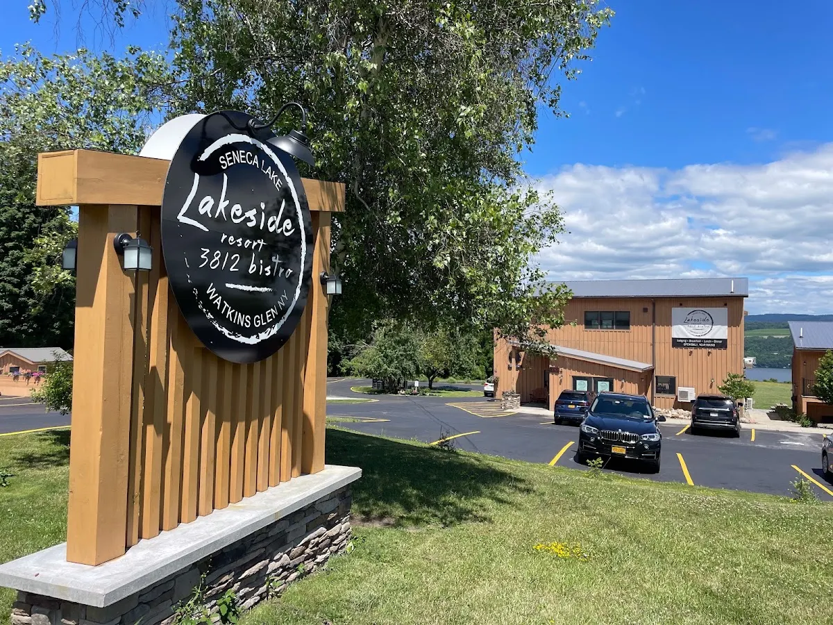 Lakeside Resort & 3812 Bistro