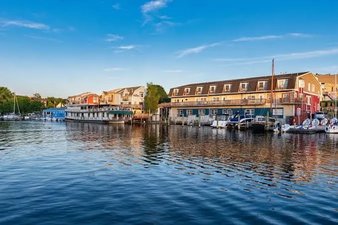 Old Harbor Inn