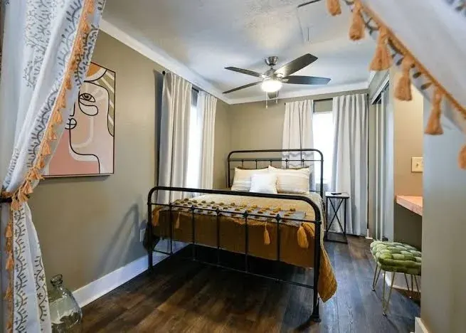 Charming Benson Home - Sleeps 5 Hot Tub!