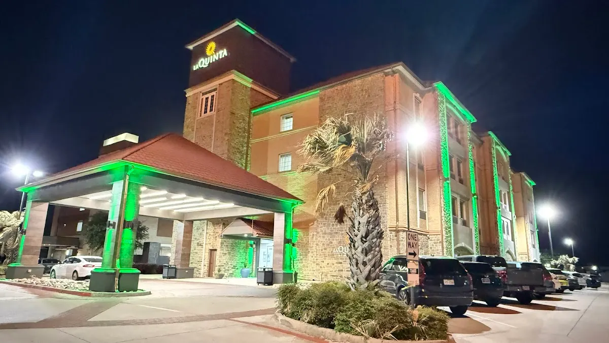 La Quinta Inn & Suites by Wyndham Dallas Grand Prairie South