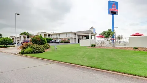 Studio 6 Midwest City, OK - Oklahoma City