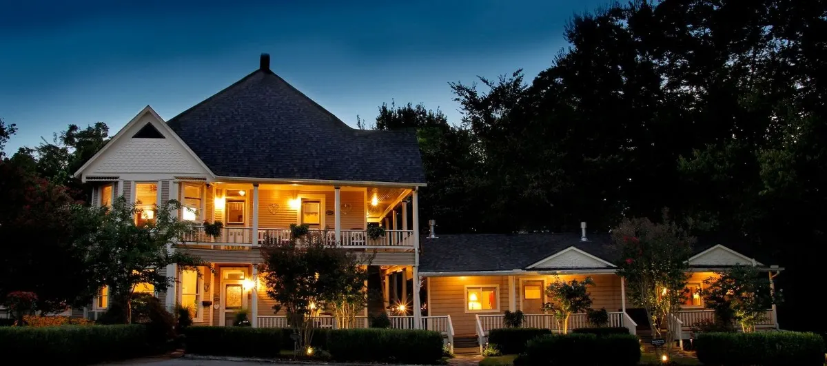 Heartstone Inn Bed & Breakfast and Cottages