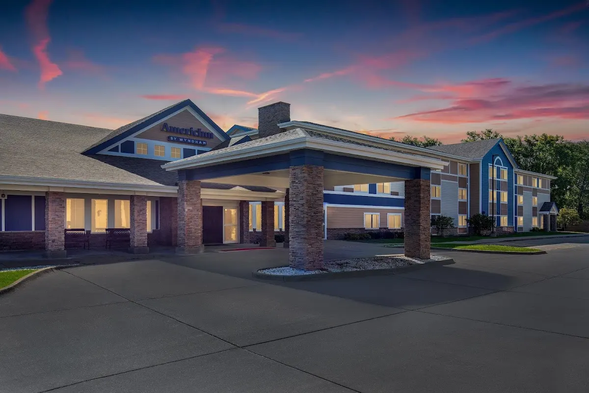 AmericInn by Wyndham Monmouth