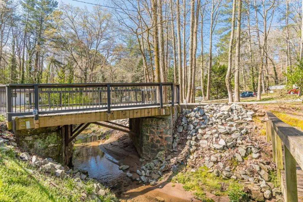 The Sweet Creek Luxurious Villas