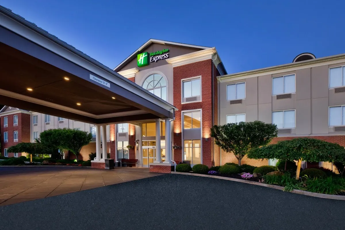 Holiday Inn Express & Suites Youngstown N (Warren/Niles) by IHG