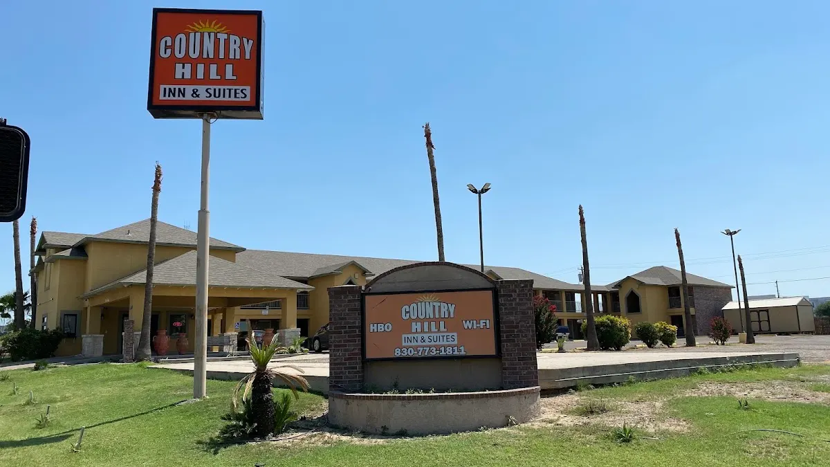 Country Hill Inn & Suites