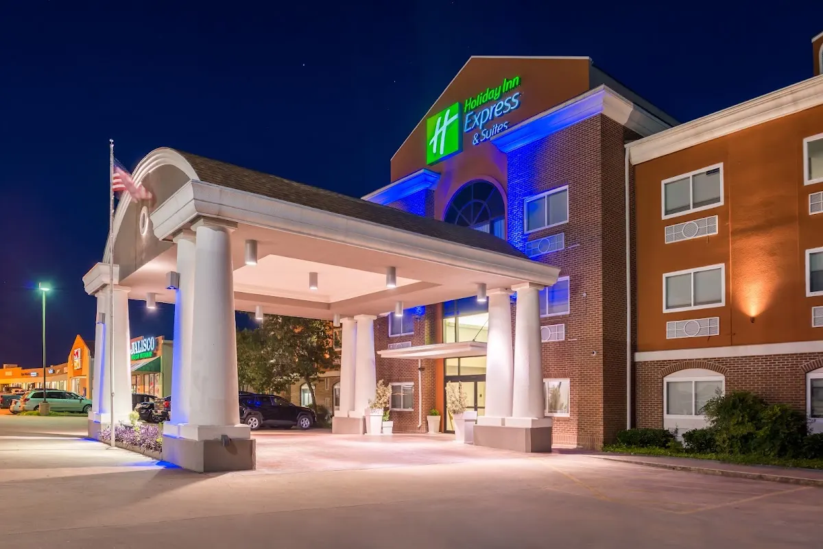 Holiday Inn Express & Suites Elgin