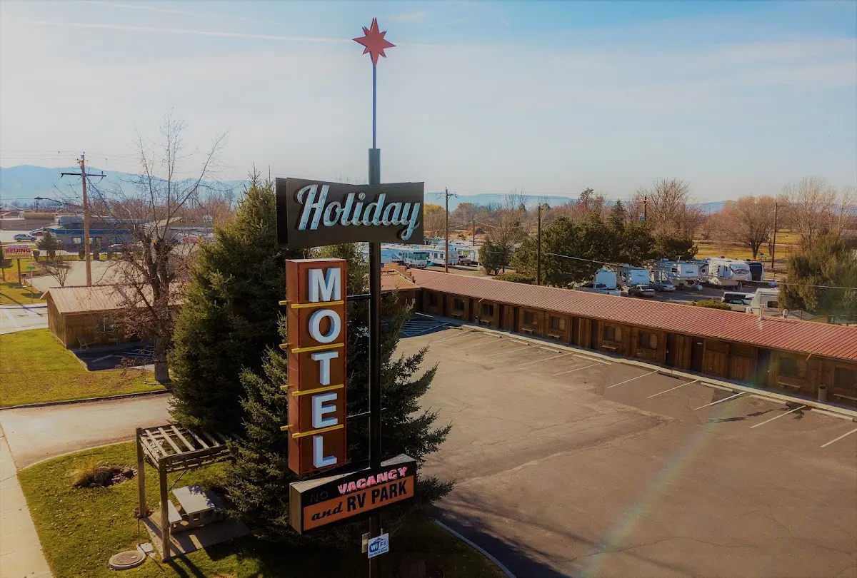 Holiday Motel & RV
