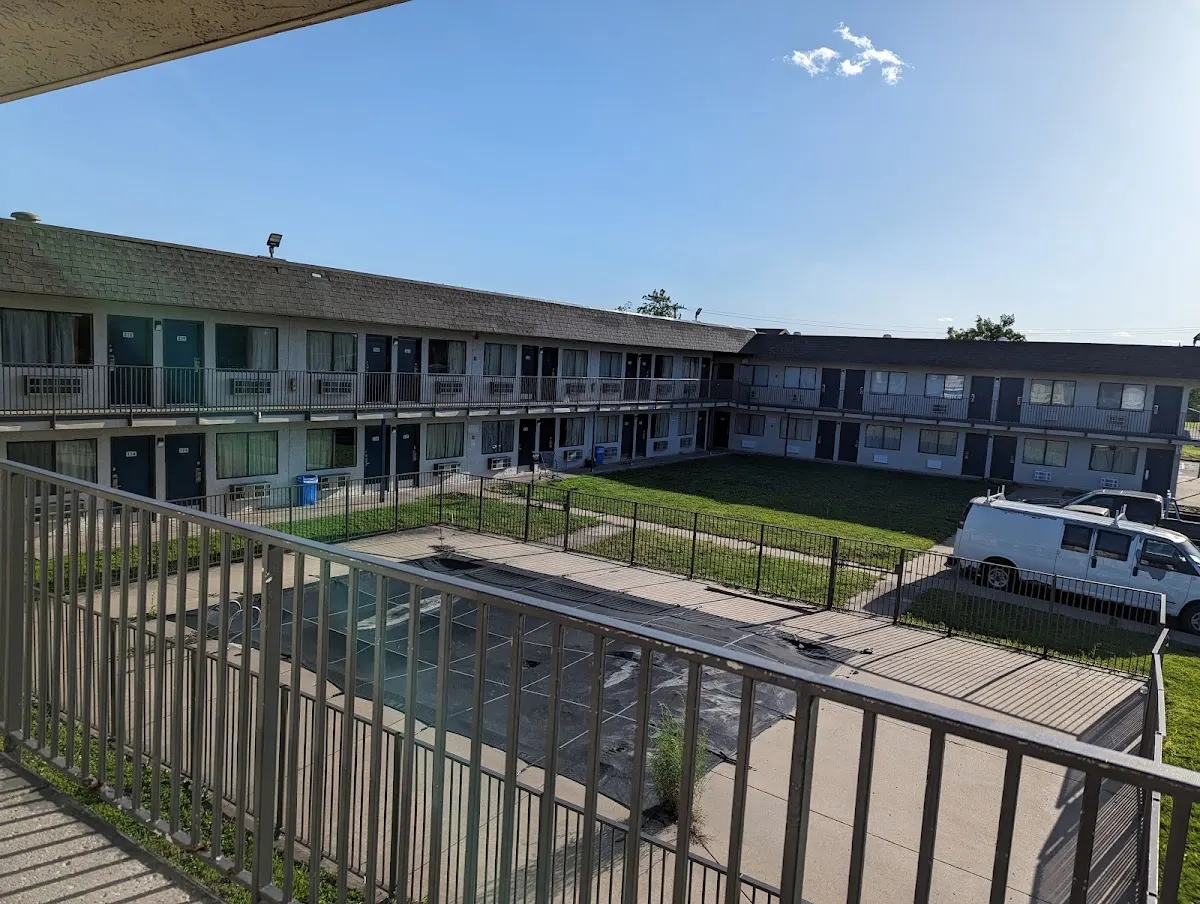 Hotel 6 Motel