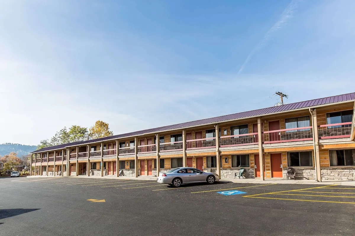 Econo Lodge Inn & Suites Kalispell - Glacier National Park Gateway