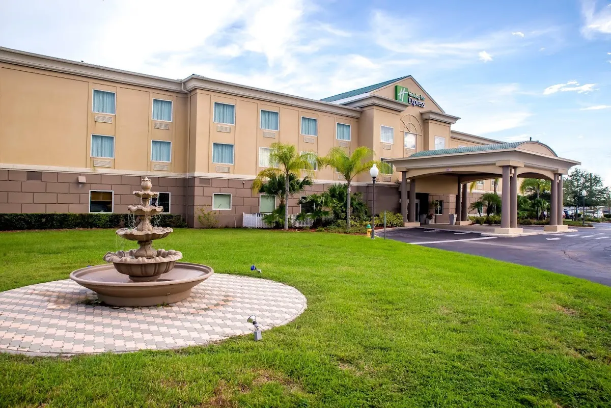 Holiday Inn Express & Suites Cocoa by IHG