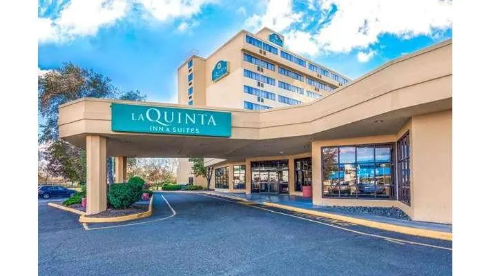 La Quinta Inn & Suites by Wyndham Secaucus Meadowlands