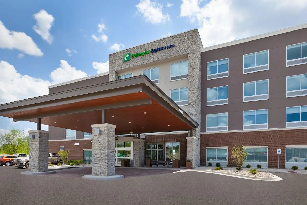 Holiday Inn Express & Suites Grand Rapids Airport - South by IHG
