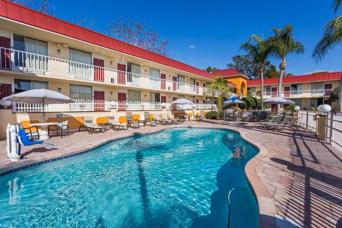 Days Inn & Suites by Wyndham Port Richey