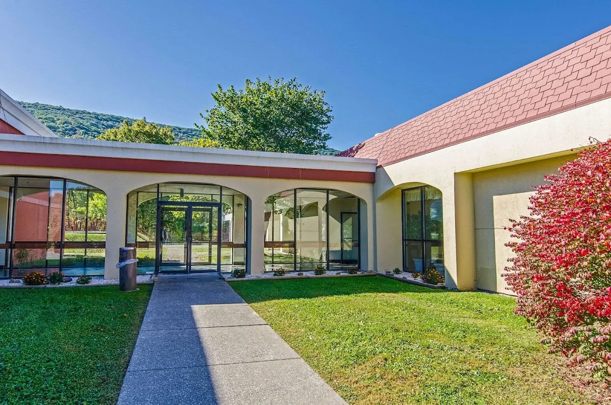 Econo Lodge Inn & Suites Norton - Wise South