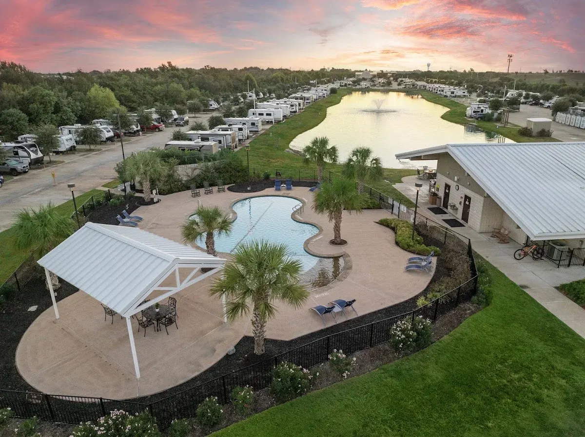 Highway 6 RV Resort by QRV