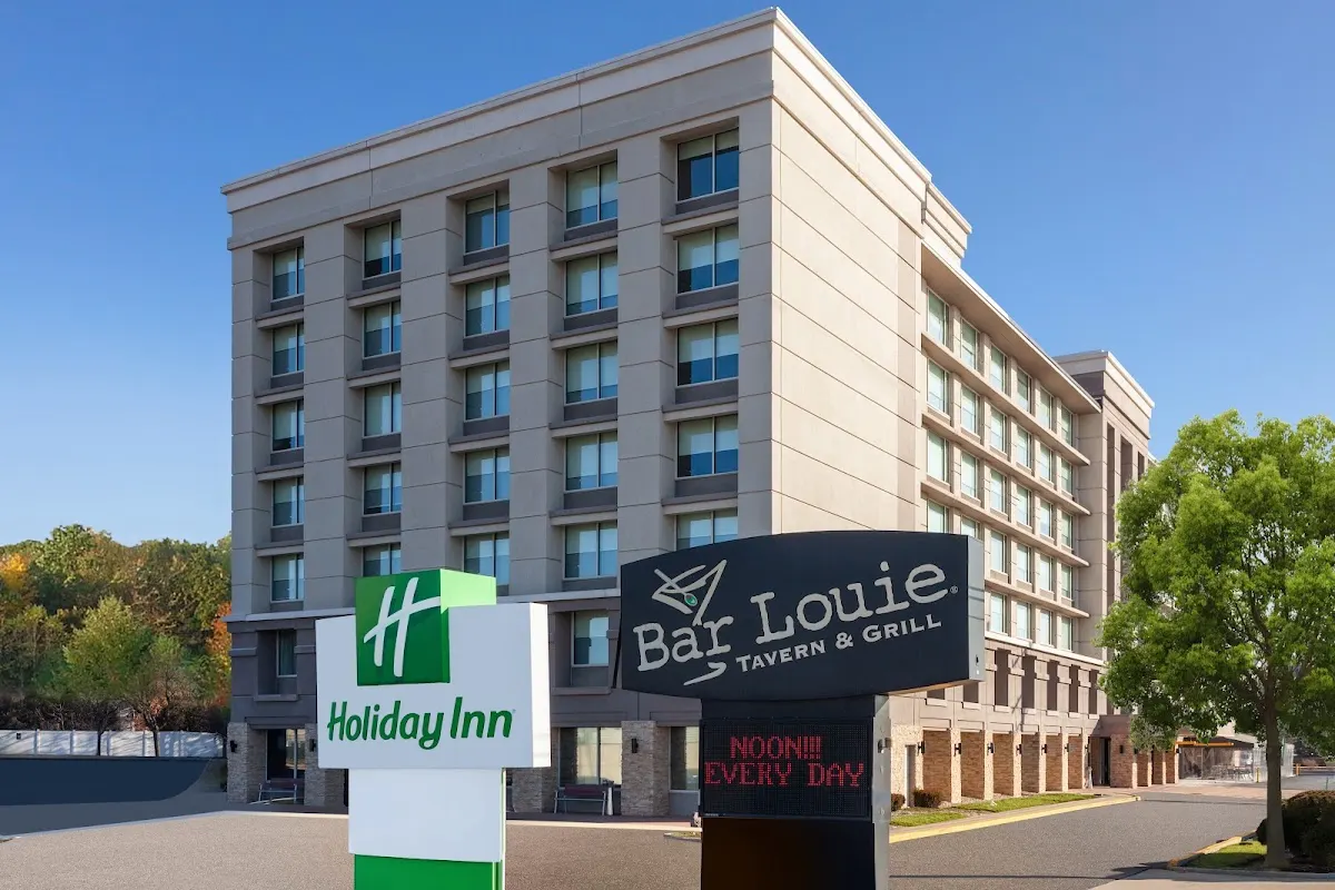 Holiday Inn Chicago Oakbrook by IHG