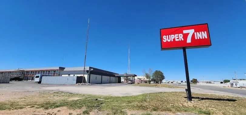 Super 7 Inn