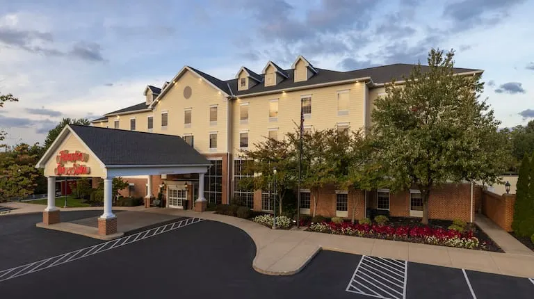 Hampton Inn & Suites State College at Williamsburg Square