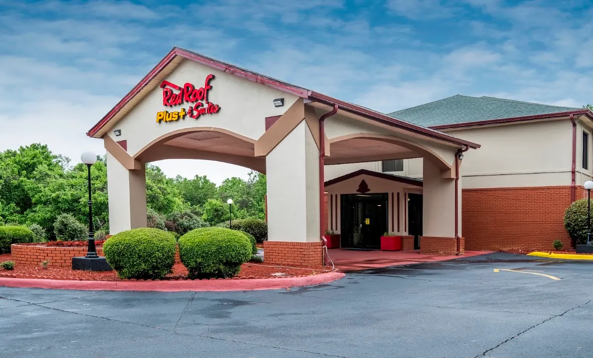 Red Roof PLUS+ & Suites Opelika