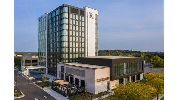 Renaissance Milwaukee West Hotel