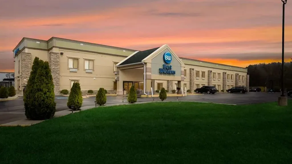Best Western Crossroads Inn