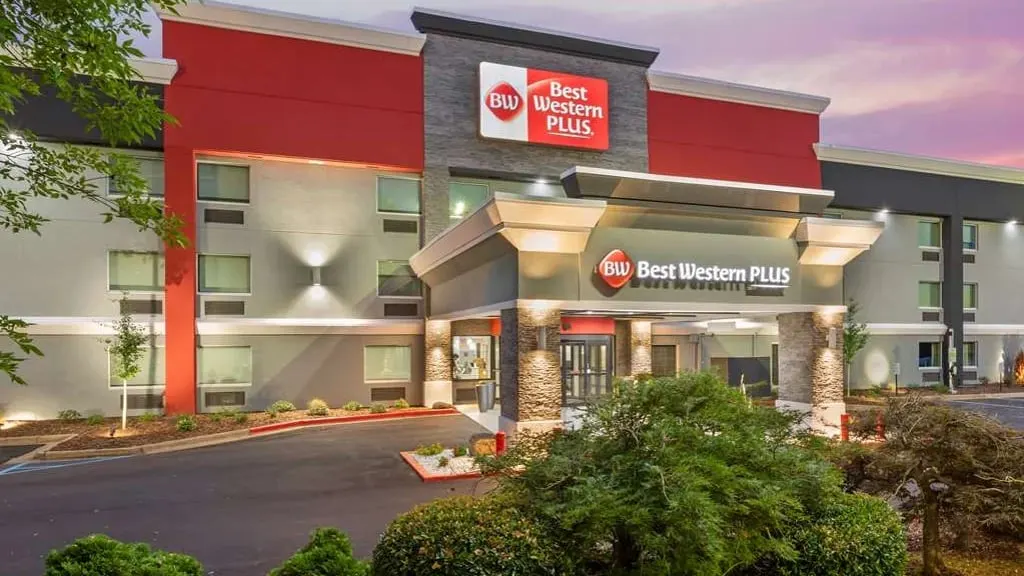 Best Western Plus Cleveland Inn & Suites