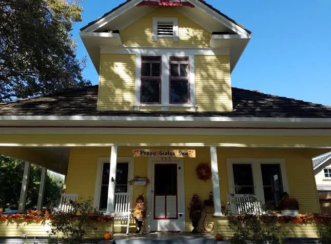 Poppy Sister Inn