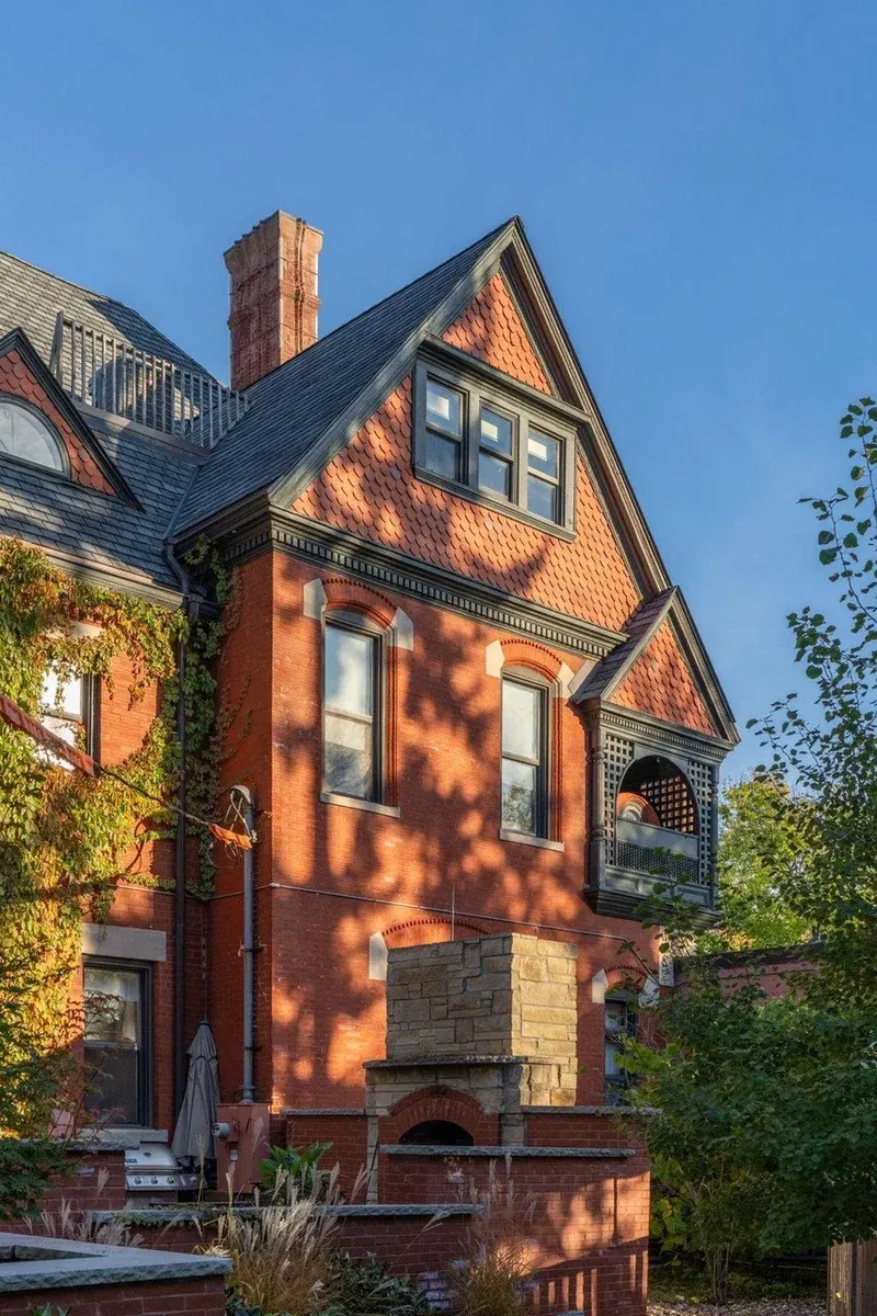 The New Victorian Mansion Bed & Breakfast