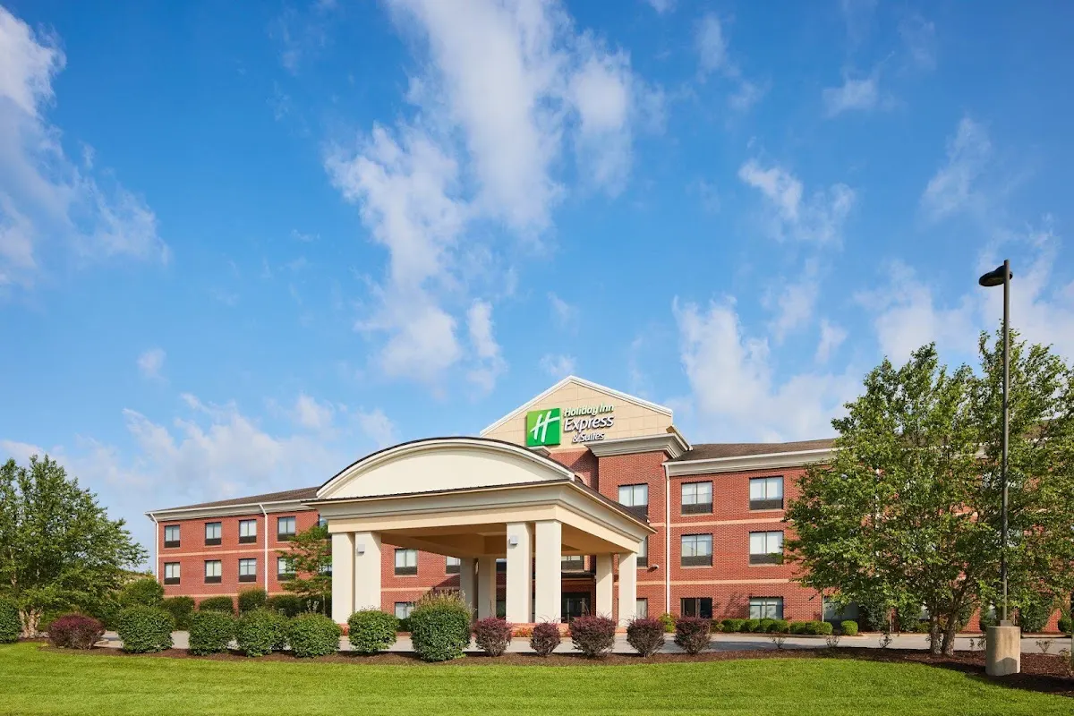 Holiday Inn Express & Suites Bridgeport - Clarksburg by IHG