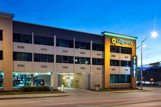 La Quinta Inn & Suites by Wyndham Indianapolis Downtown
