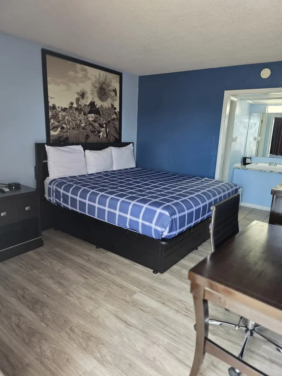 Lamplighter Inn