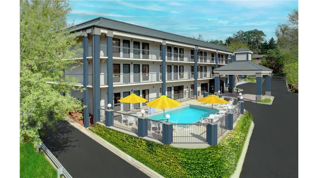 Clarion Pointe Biltmore Village