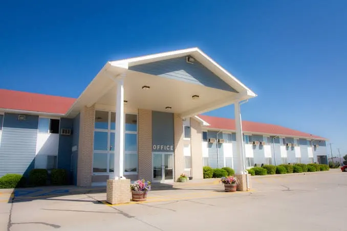 Alliance Hotel & Suites, a Howard Johnson by Wyndham