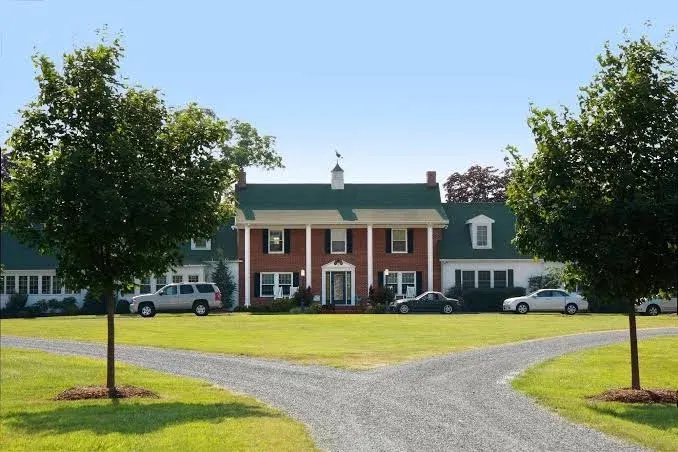 Inn at Huntingfield Creek and Getaway Cottages