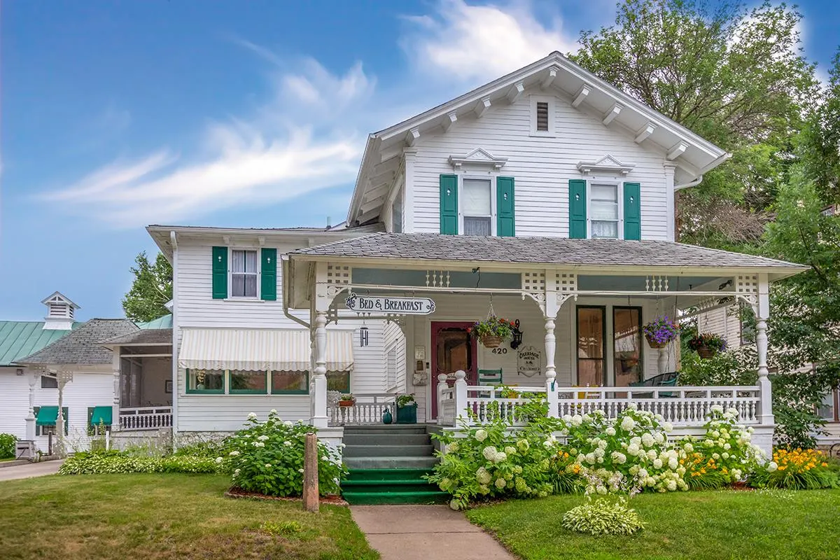 Carriage House Bed & Breakfast