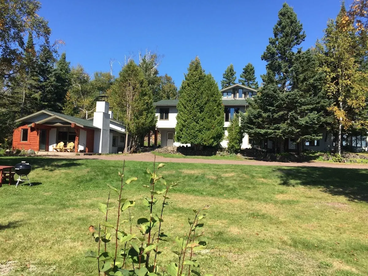Thomsonite Inn