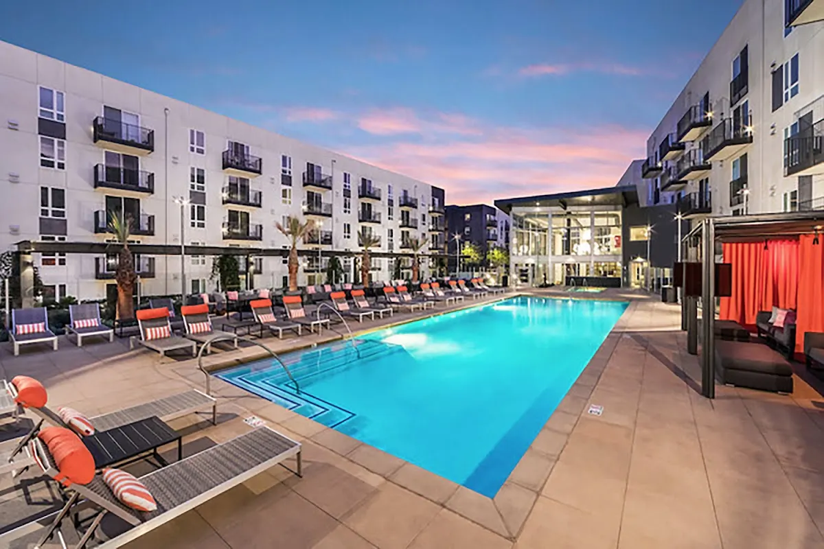 One Lux Stay Near Dodger Stadium Downtown LA