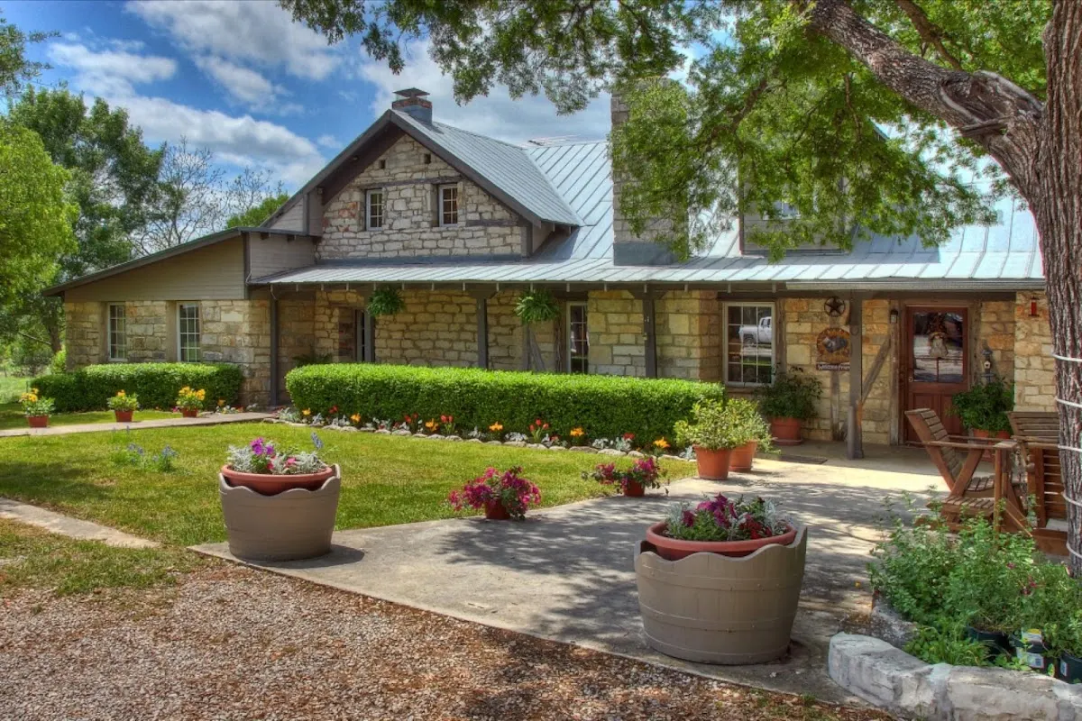 Kuebler Waldrip Haus and Danville Schoolhouse Bed and Breakfast