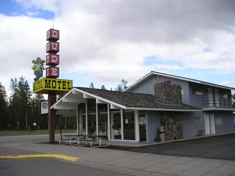 Dude & Roundup Motel