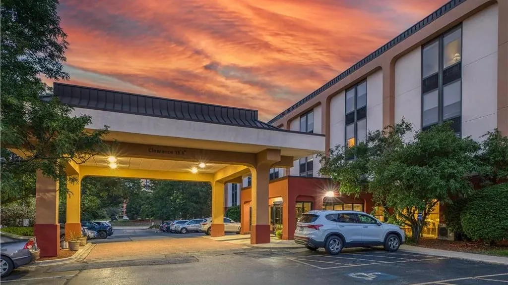 SureStay Plus by Best Western Chicago Lombard