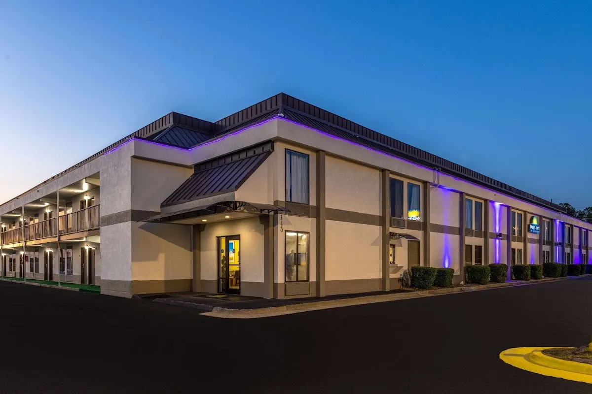 Days Inn & Suites by WyndhamFort Bragg/Cross Creek Mall
