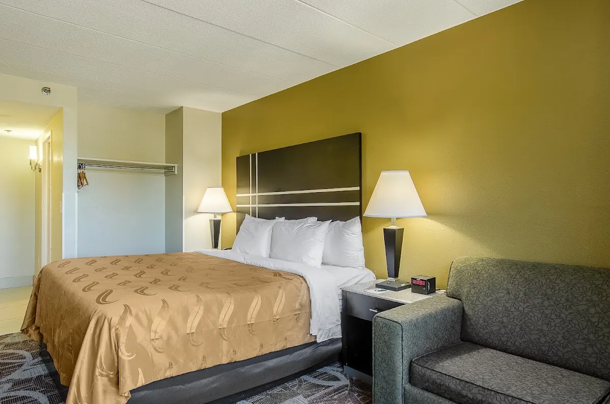 Red Roof Inn & Suites